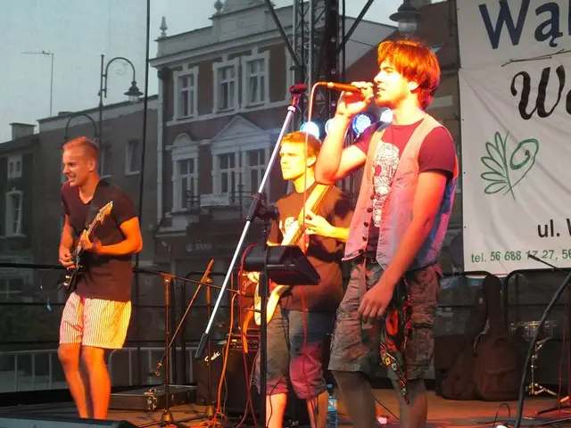 „Letni koncert dla młodzieży” na wąbrzeskim rynku… — zdjęcie 11