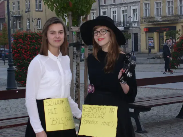 Happening pt. „Uwaga! Martwi przyjaciele! Zakaz fotografowania!” — zdjęcie 2
