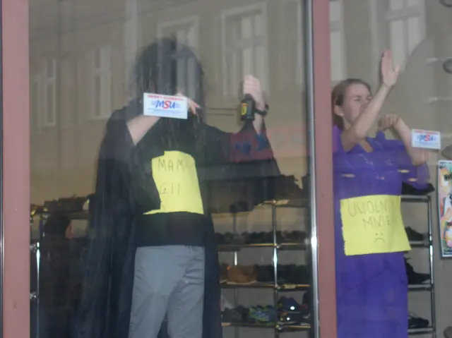 Happening pt. „Uwaga! Martwi przyjaciele! Zakaz fotografowania!” — zdjęcie 7