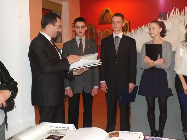 Wystawa  „Kolekcjonerskie pasje” oraz „Licealne pamiątki” — zdjęcie 13