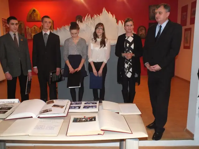 Wystawa  „Kolekcjonerskie pasje” oraz „Licealne pamiątki” — zdjęcie 2