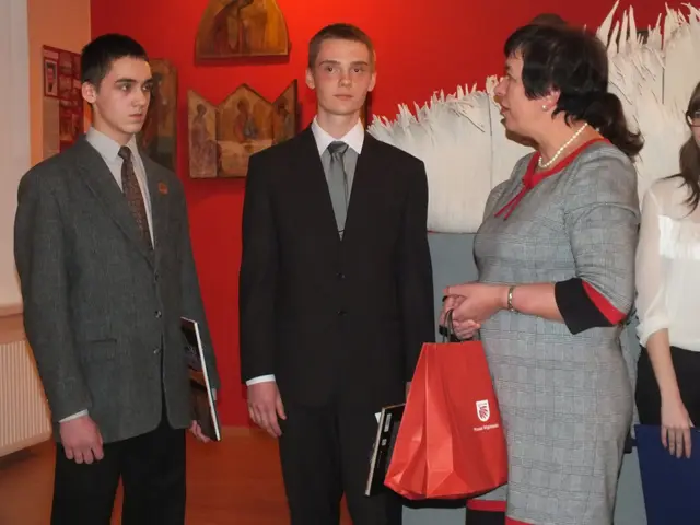 Wystawa  „Kolekcjonerskie pasje” oraz „Licealne pamiątki” — zdjęcie 4