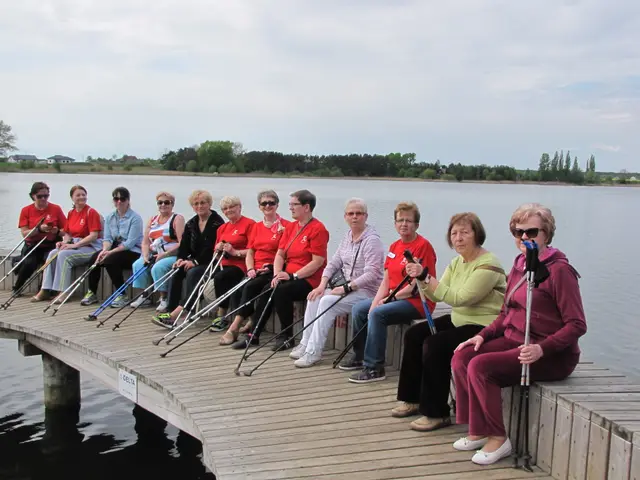 Marsz Nordic Walking Studentów UTW — zdjęcie 2