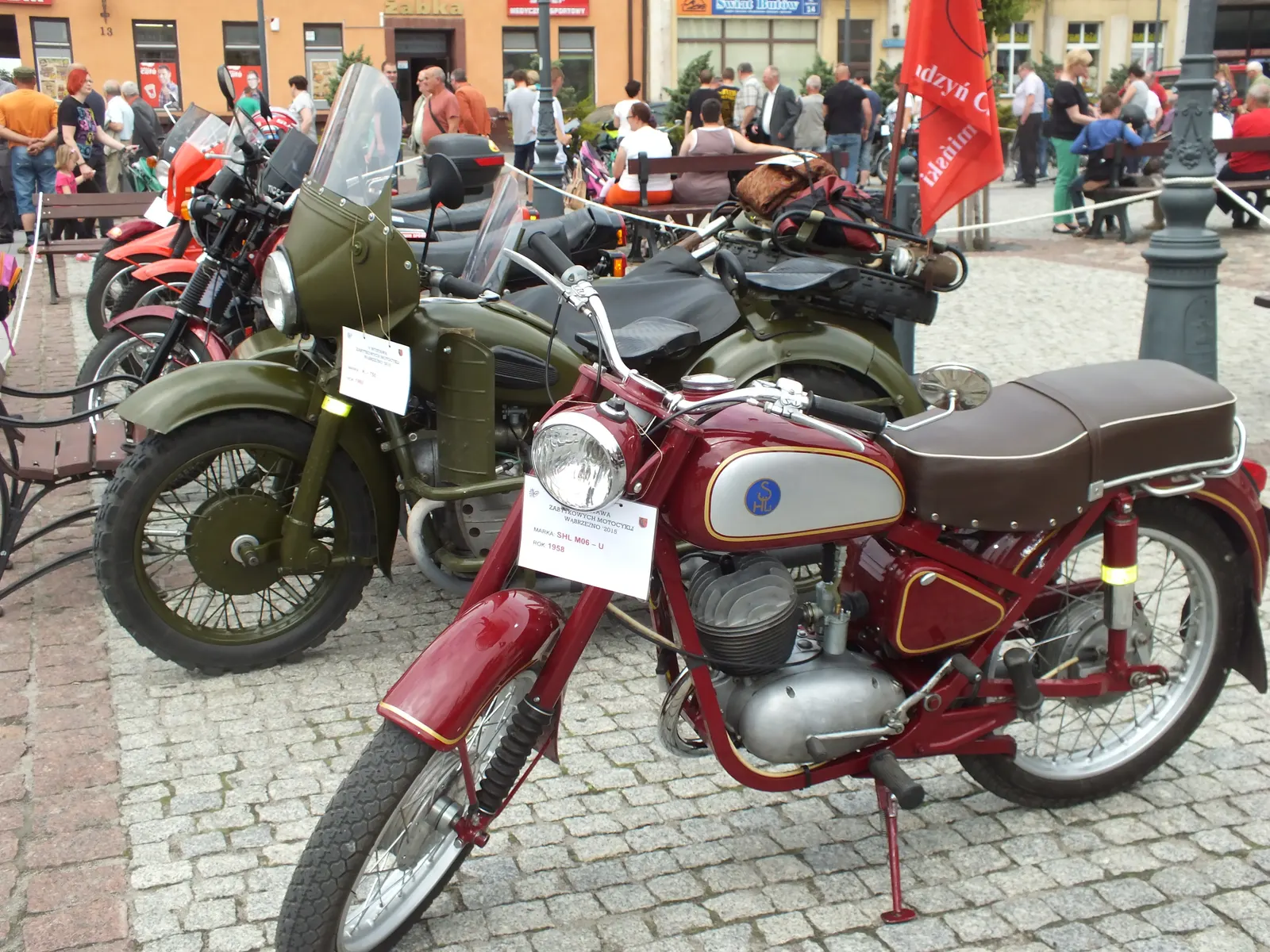 „Wystawa zabytkowych motocykli”