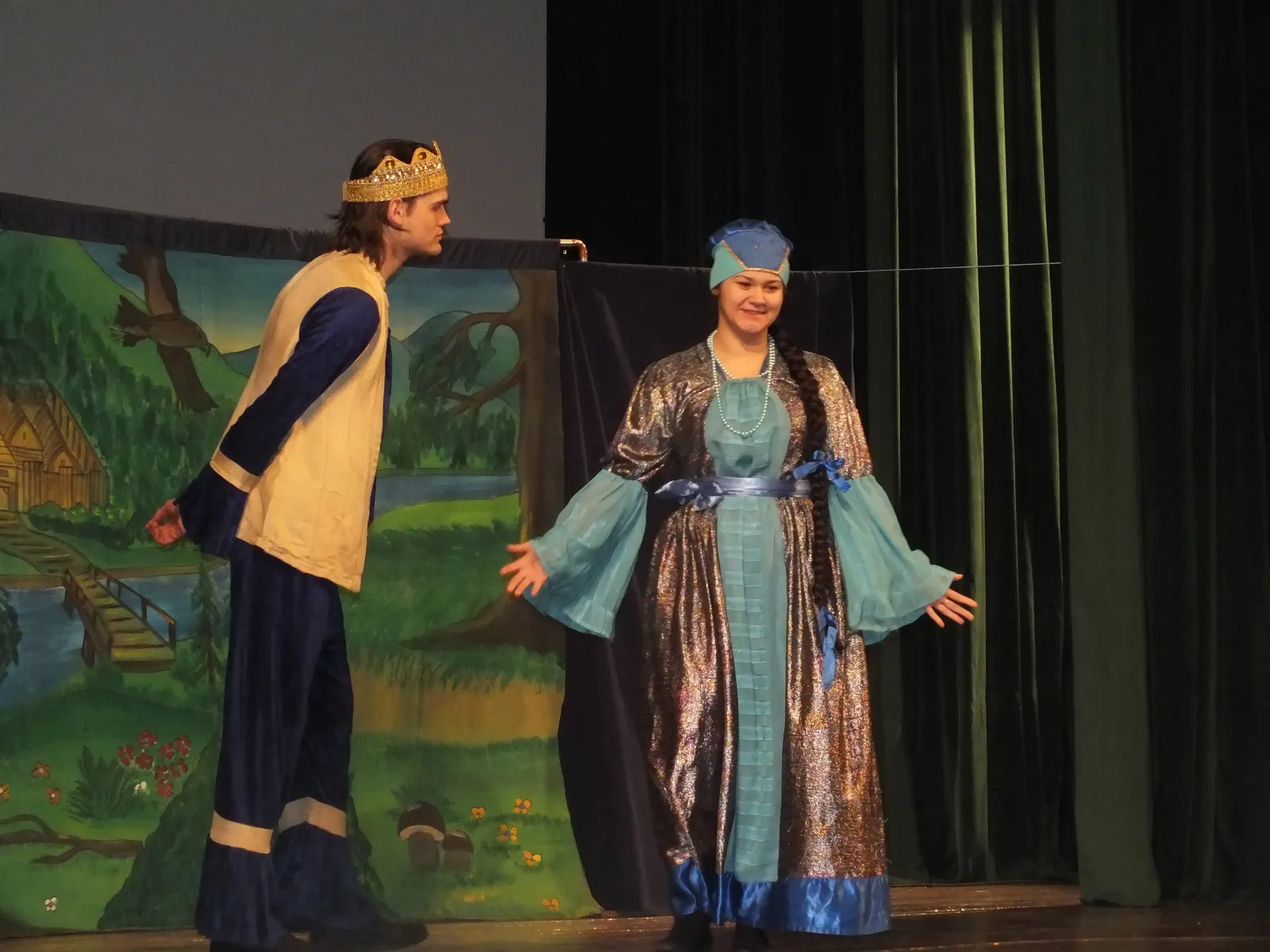 Aktorzy Teatru Art-Re na wąbrzeskiej scenie