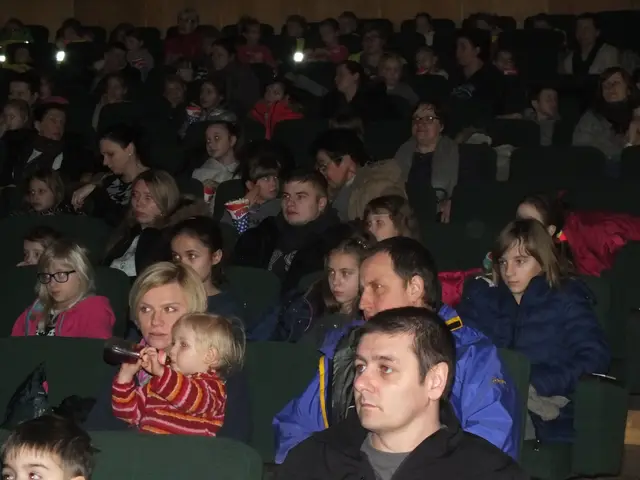 Aktorzy Teatru Art-Re na wąbrzeskiej scenie — zdjęcie 2