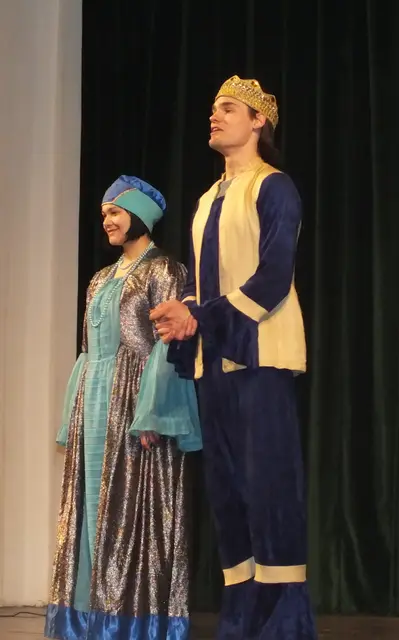Aktorzy Teatru Art-Re na wąbrzeskiej scenie — zdjęcie 8