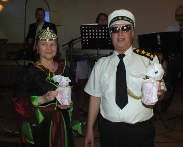 Karnawałowo w  Klubie Seniora „Echo” — zdjęcie 10