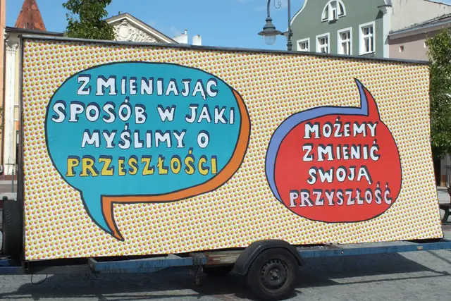 Mobilna wystawa w plenerze — zdjęcie 1