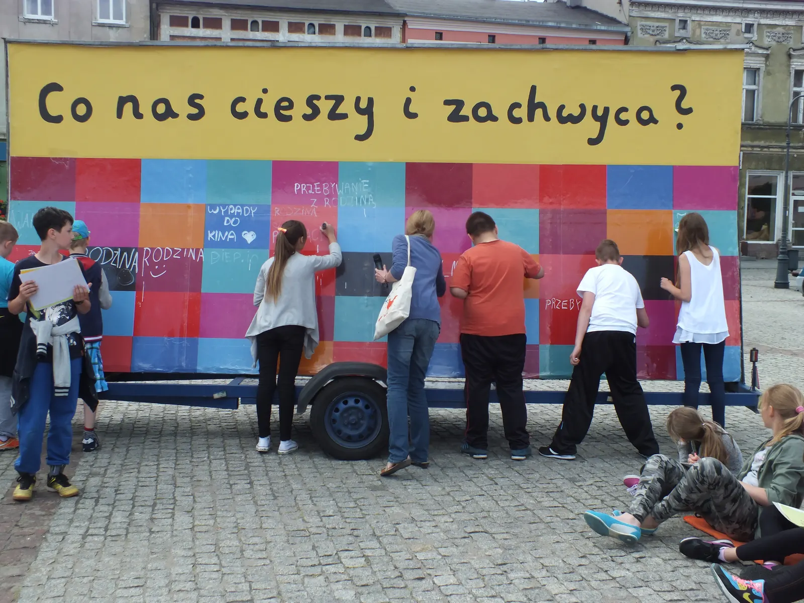 Mobilna wystawa w plenerze