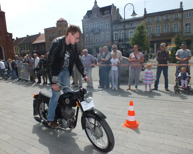 Wystawa zabytkowych motocykli — zdjęcie 12