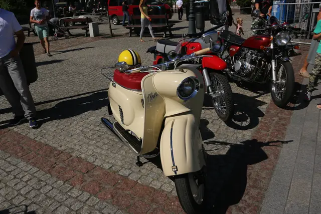 Wystawa zabytkowych motocykli — zdjęcie 16