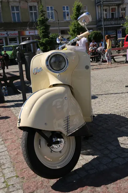 Wystawa zabytkowych motocykli — zdjęcie 17