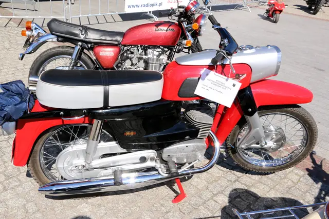 Wystawa zabytkowych motocykli — zdjęcie 18
