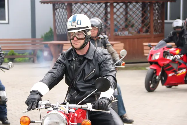 Wystawa zabytkowych motocykli — zdjęcie 32