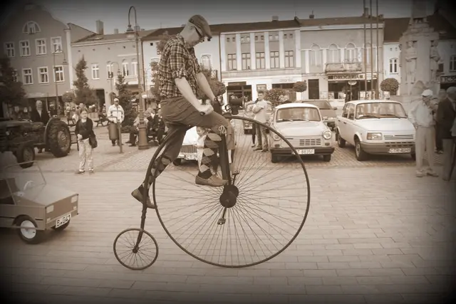 „Pchli targ” z motozabytkami w  tle … — zdjęcie 3