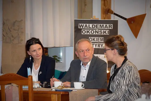 Wystawa „Okiem satyry…” Waldemara Okońskiego — zdjęcie 4