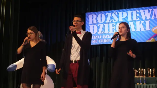 „Rozśpiewane dzieciaki” na wąbrzeskiej scenie — zdjęcie 28