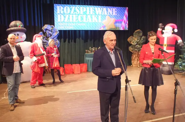„Rozśpiewane dzieciaki” na wąbrzeskiej scenie — zdjęcie 32