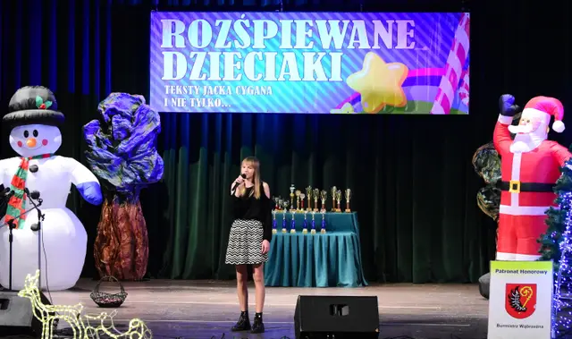 „Rozśpiewane dzieciaki” na wąbrzeskiej scenie — zdjęcie 35