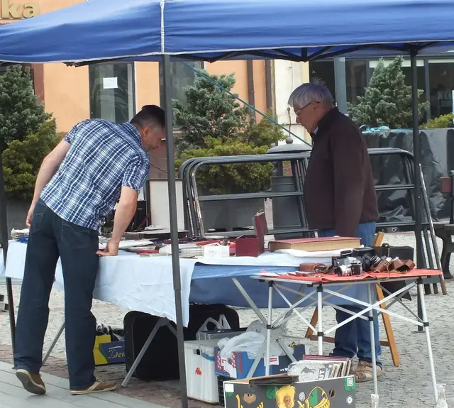 Pchli targ na wąbrzeskim rynku — zdjęcie 8