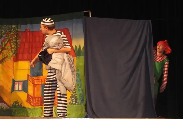 Spektakl teatralny w WDK — zdjęcie 4