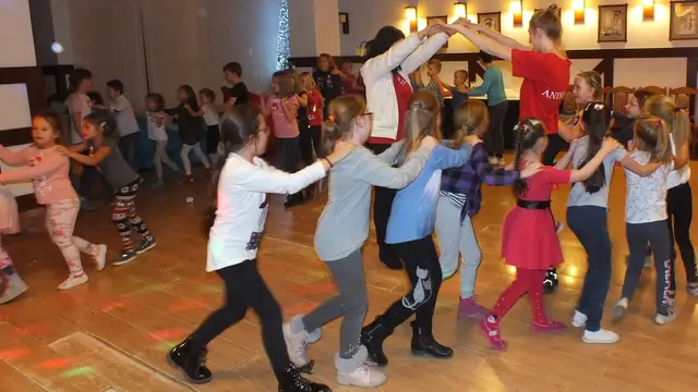 Taneczne spotkanie z Mikołajem — zdjęcie 6