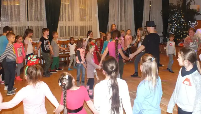 Taneczne spotkanie z Mikołajem — zdjęcie 12