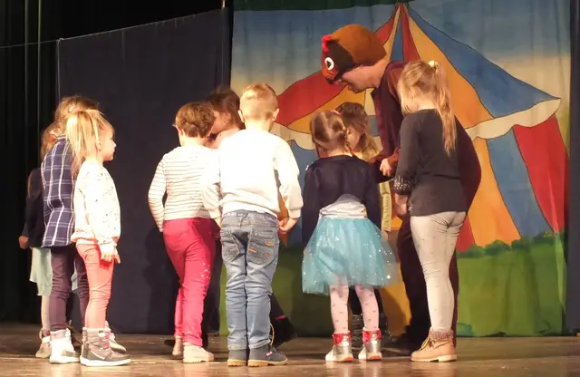 ,,Cyrk leśnych robaczków” na scenie WDK — zdjęcie 2