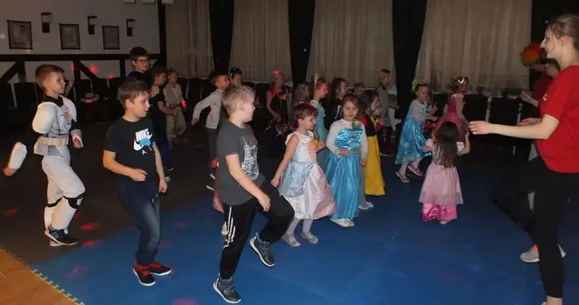 Karnawałowe szaleństwo w WDK — zdjęcie 13