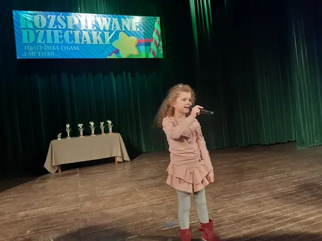 Rozśpiewane dzieciaki na scenie WDK — zdjęcie 10