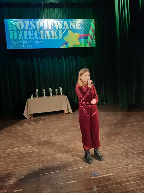 Rozśpiewane dzieciaki na scenie WDK — zdjęcie 15