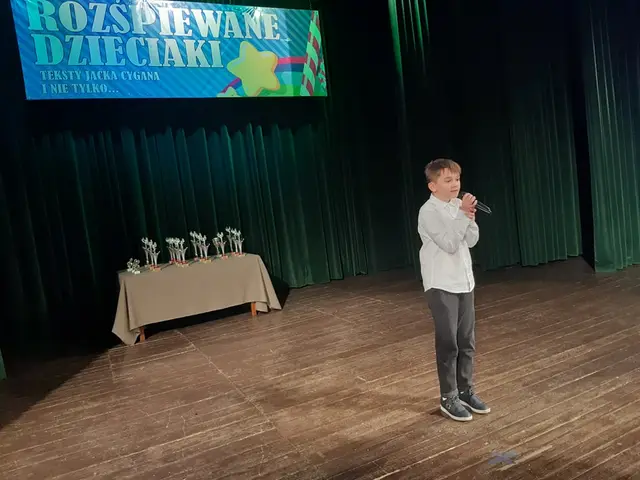 Rozśpiewane dzieciaki na scenie WDK — zdjęcie 20