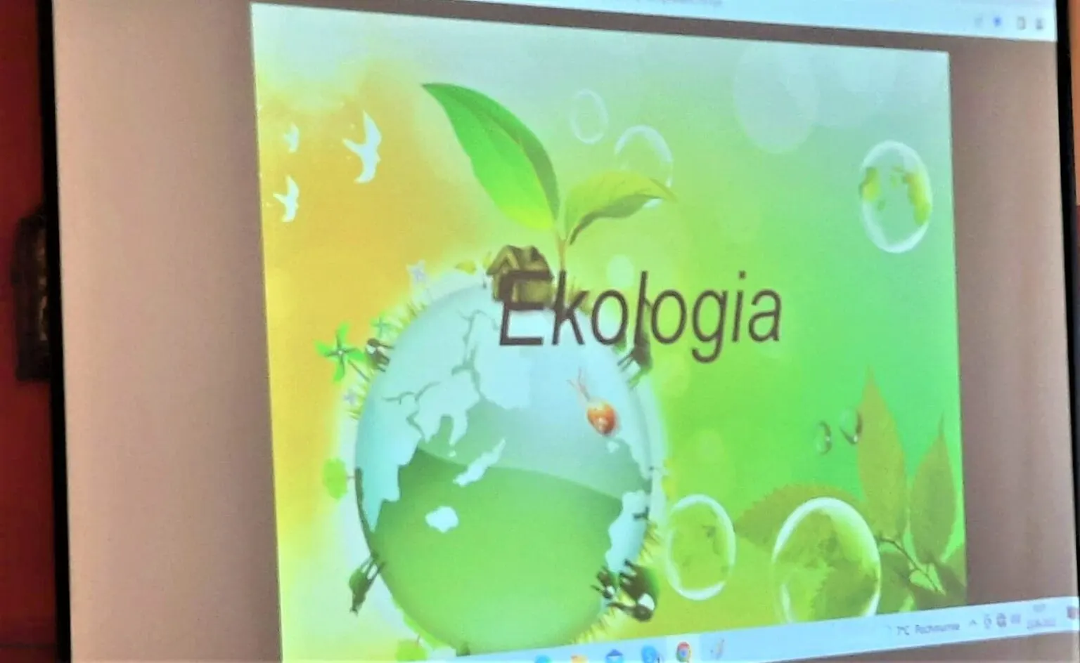 Żacy po kolejnym wykładzie Uniwersytetu