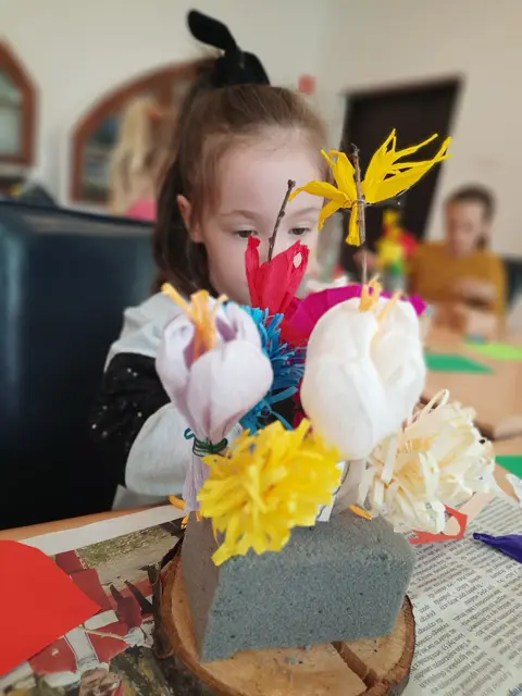 Warsztaty plastyczne „Dziękuję Ci mamo” za nami — zdjęcie 3