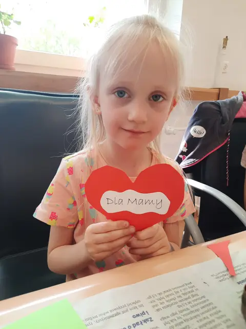 Warsztaty plastyczne „Dziękuję Ci mamo” za nami — zdjęcie 7