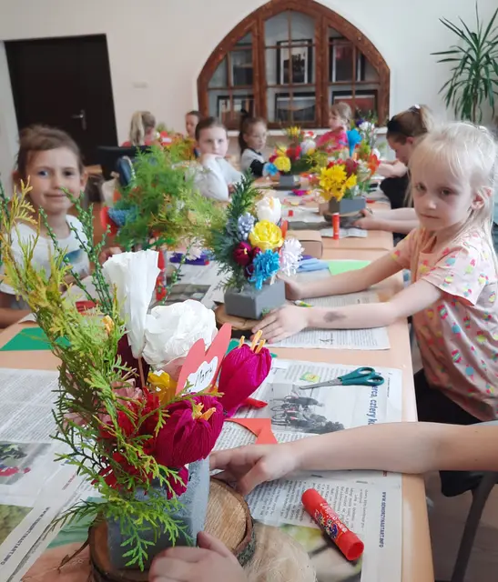 Warsztaty plastyczne „Dziękuję Ci mamo” za nami — zdjęcie 12