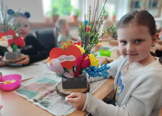 Warsztaty plastyczne „Dziękuję Ci mamo” za nami — zdjęcie 14