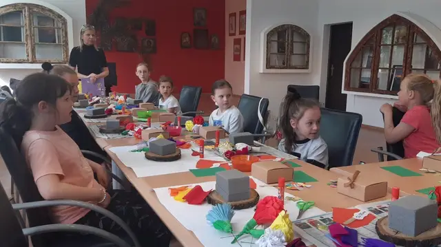 Warsztaty plastyczne „Dziękuję Ci mamo” za nami — zdjęcie 46