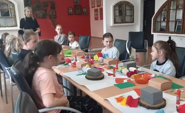 Warsztaty plastyczne „Dziękuję Ci mamo” za nami — zdjęcie 47