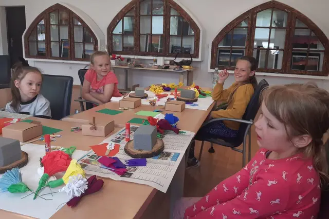 Warsztaty plastyczne „Dziękuję Ci mamo” za nami — zdjęcie 49