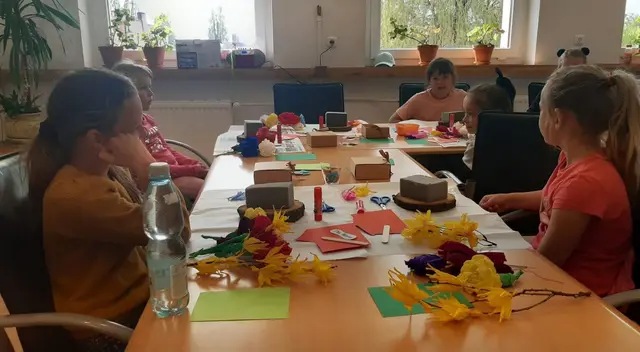Warsztaty plastyczne „Dziękuję Ci mamo” za nami — zdjęcie 52