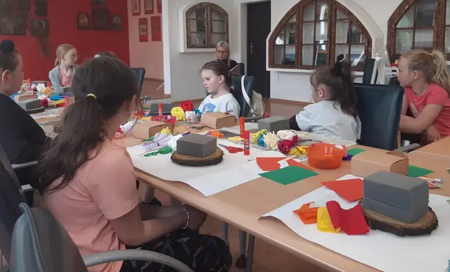 Warsztaty plastyczne „Dziękuję Ci mamo” za nami — zdjęcie 53