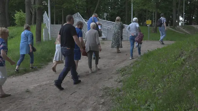 Spacer historyczny po ruinach zamku — zdjęcie 9
