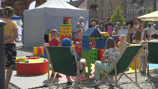 Zabytkowe pojazdy na wąbrzeskim rynku — zdjęcie 7