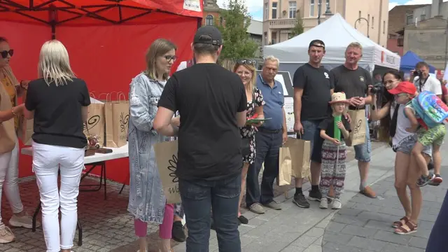 Zabytkowe pojazdy na wąbrzeskim rynku — zdjęcie 11