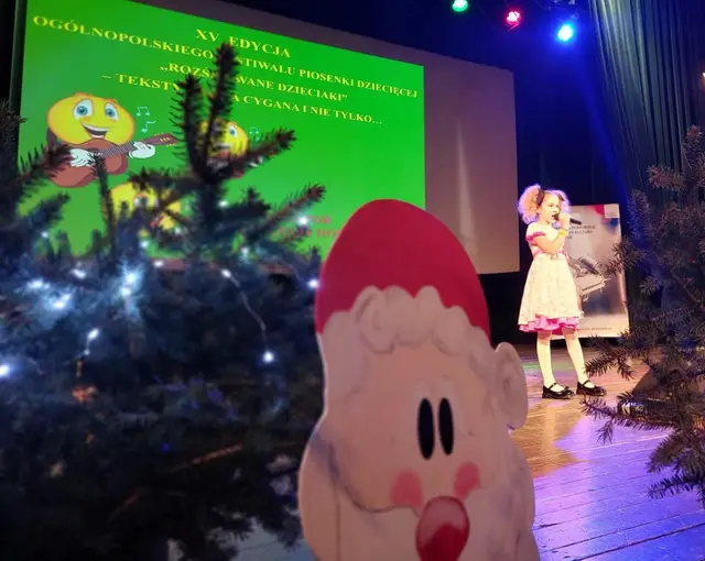 Rozśpiewane dzieciaki na scenie WDK — zdjęcie 8