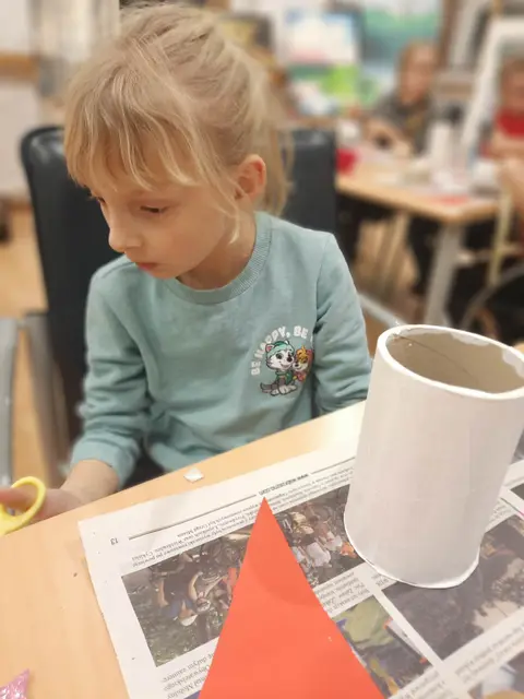 Świąteczne warsztaty plastyczne w WDK — zdjęcie 5