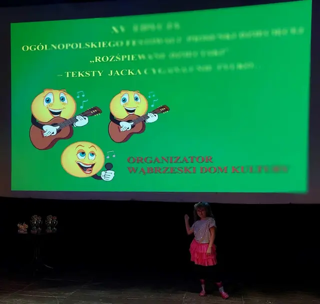 Rozśpiewane dzieciaki na scenie WDK — zdjęcie 37