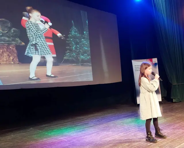 Rozśpiewane dzieciaki na scenie WDK — zdjęcie 54